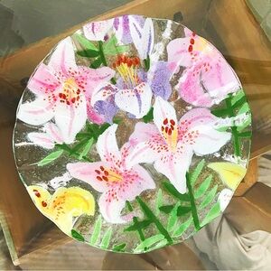 Sydenstricker Fused Glass Floral Design 7.5” Ruffled Accent Plate